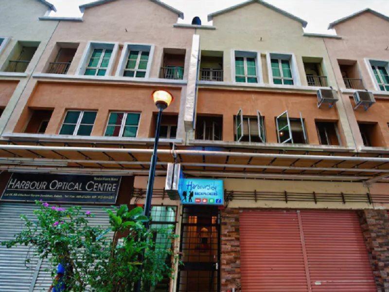 A Pousada Harbourside Backpackers Sandakan Exterior foto