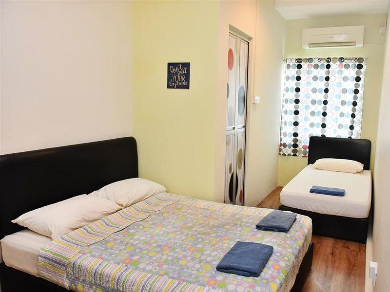 A Pousada Harbourside Backpackers Sandakan Exterior foto