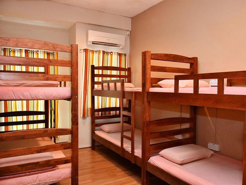 A Pousada Harbourside Backpackers Sandakan Exterior foto