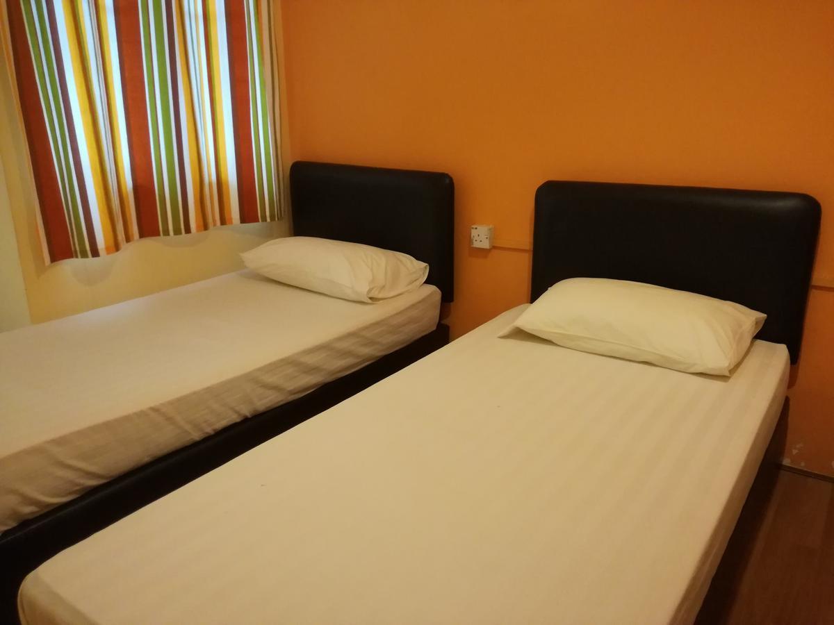 A Pousada Harbourside Backpackers Sandakan Exterior foto