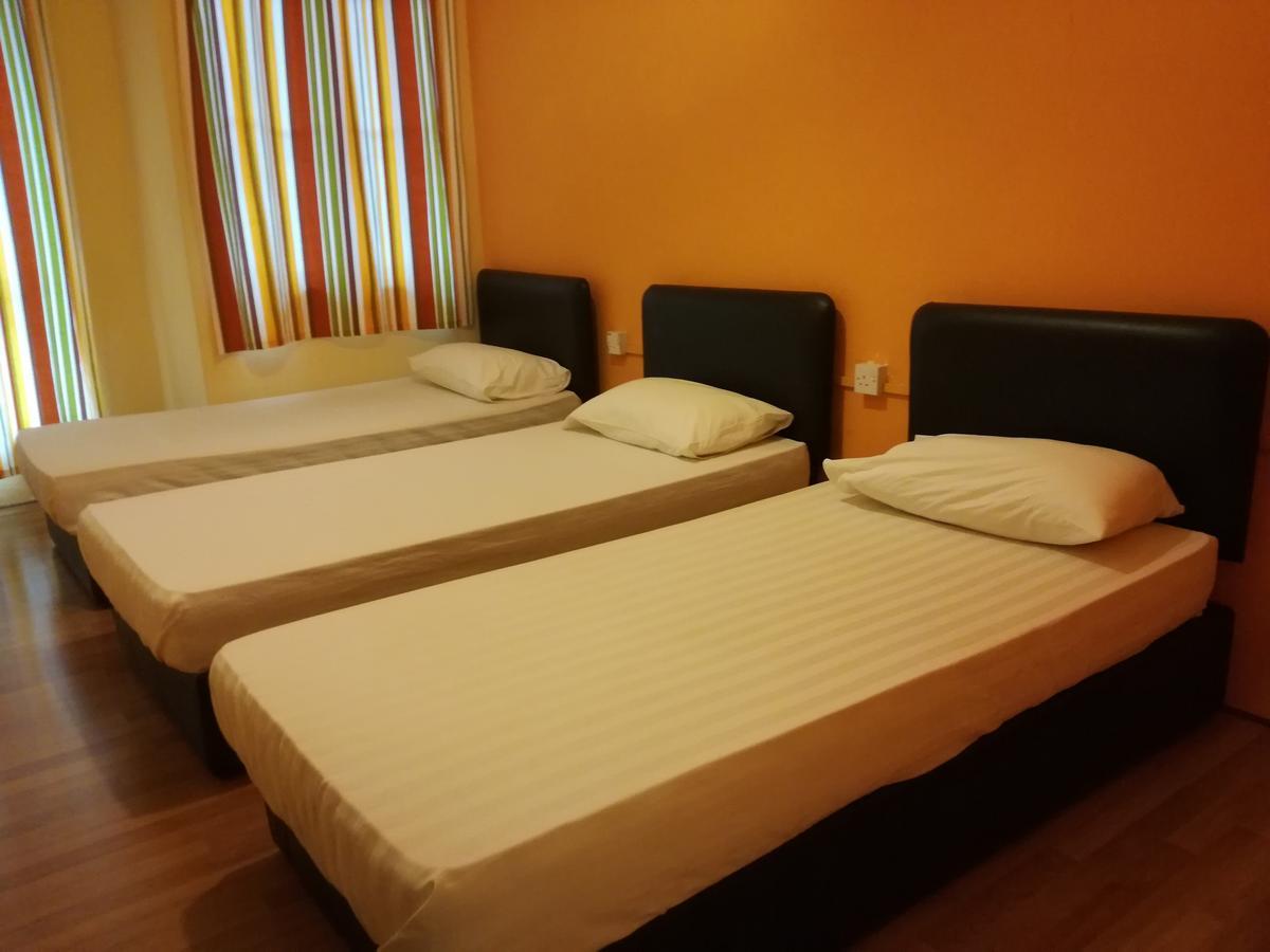A Pousada Harbourside Backpackers Sandakan Exterior foto