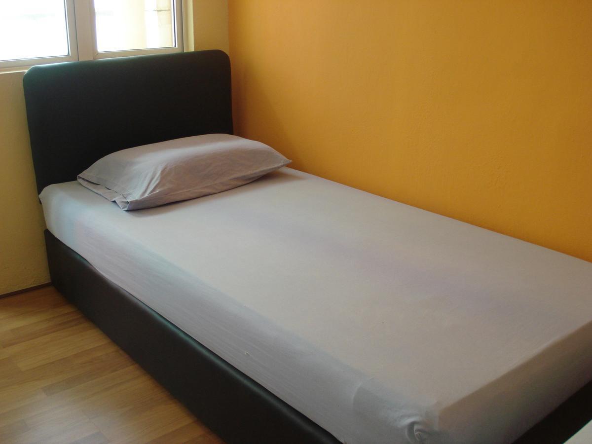 A Pousada Harbourside Backpackers Sandakan Exterior foto