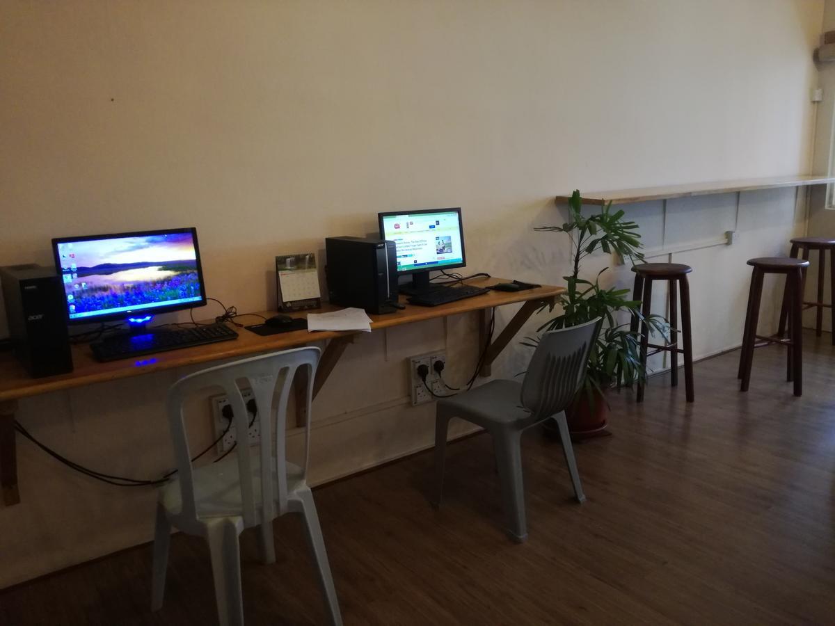 A Pousada Harbourside Backpackers Sandakan Exterior foto