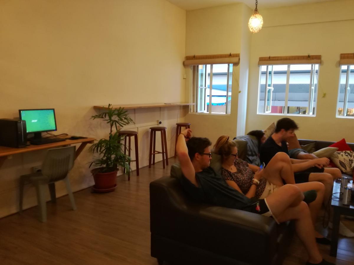 A Pousada Harbourside Backpackers Sandakan Exterior foto