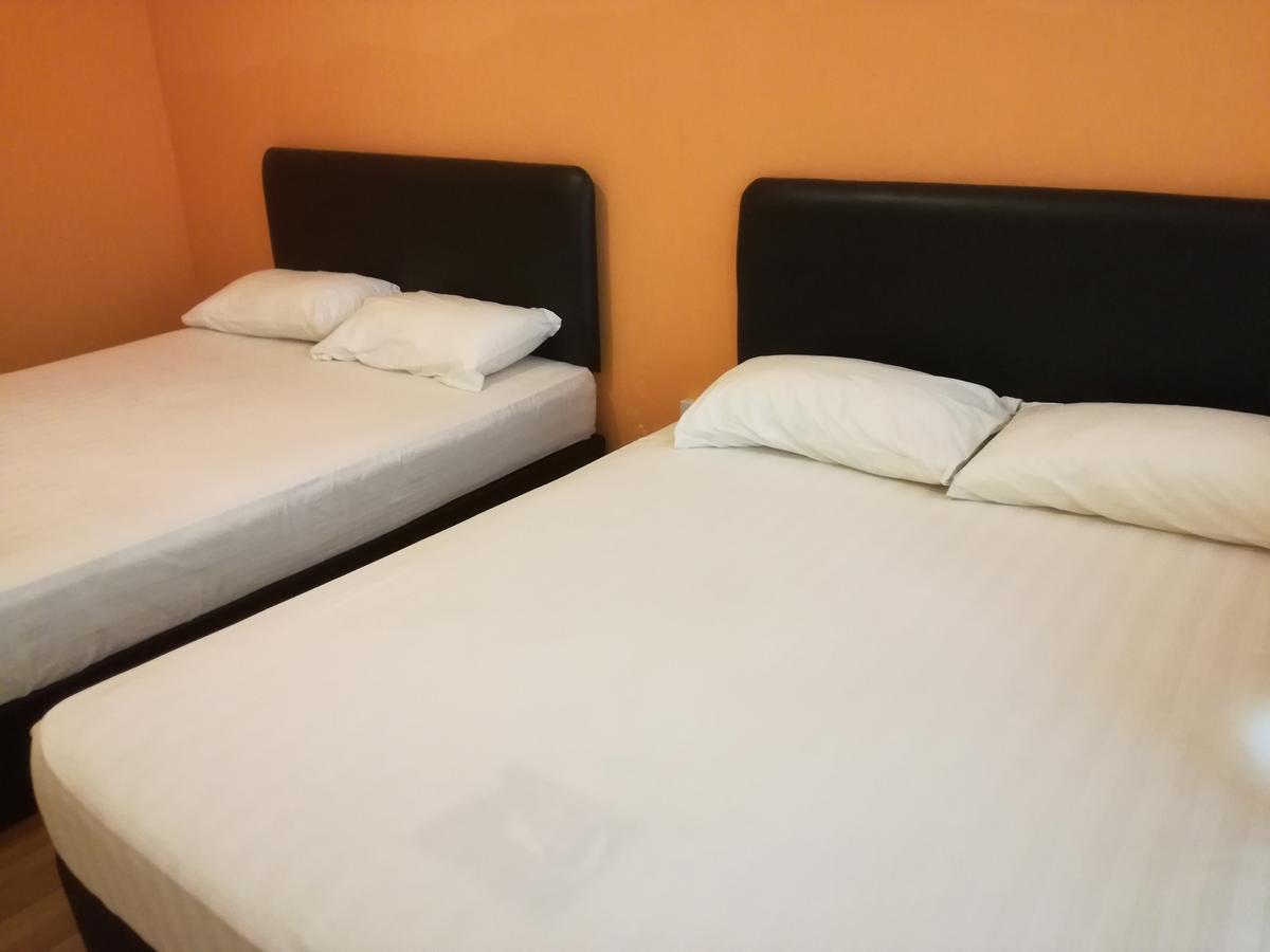 A Pousada Harbourside Backpackers Sandakan Exterior foto