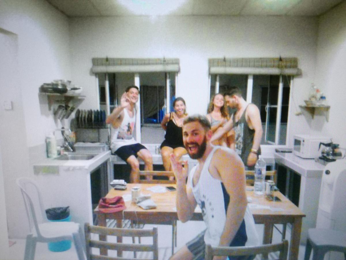 A Pousada Harbourside Backpackers Sandakan Exterior foto