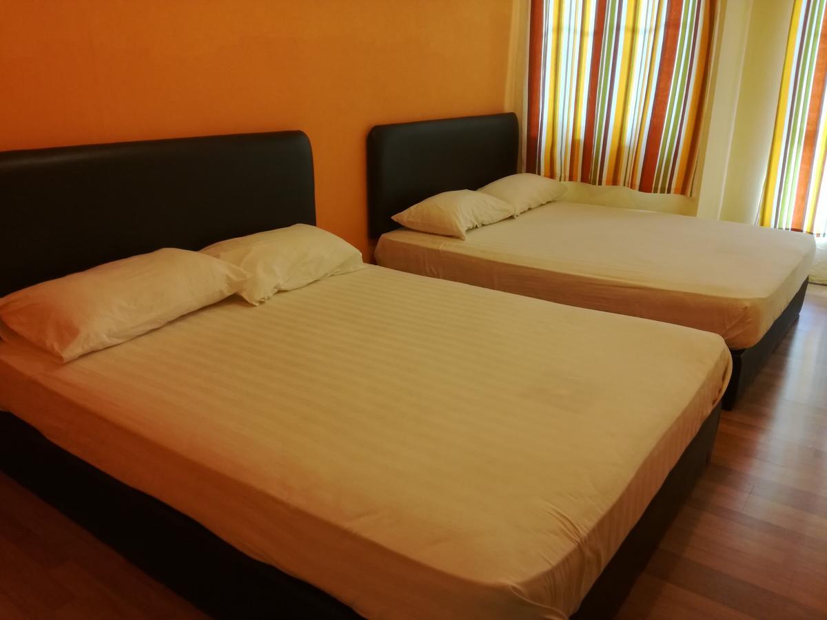 A Pousada Harbourside Backpackers Sandakan Exterior foto