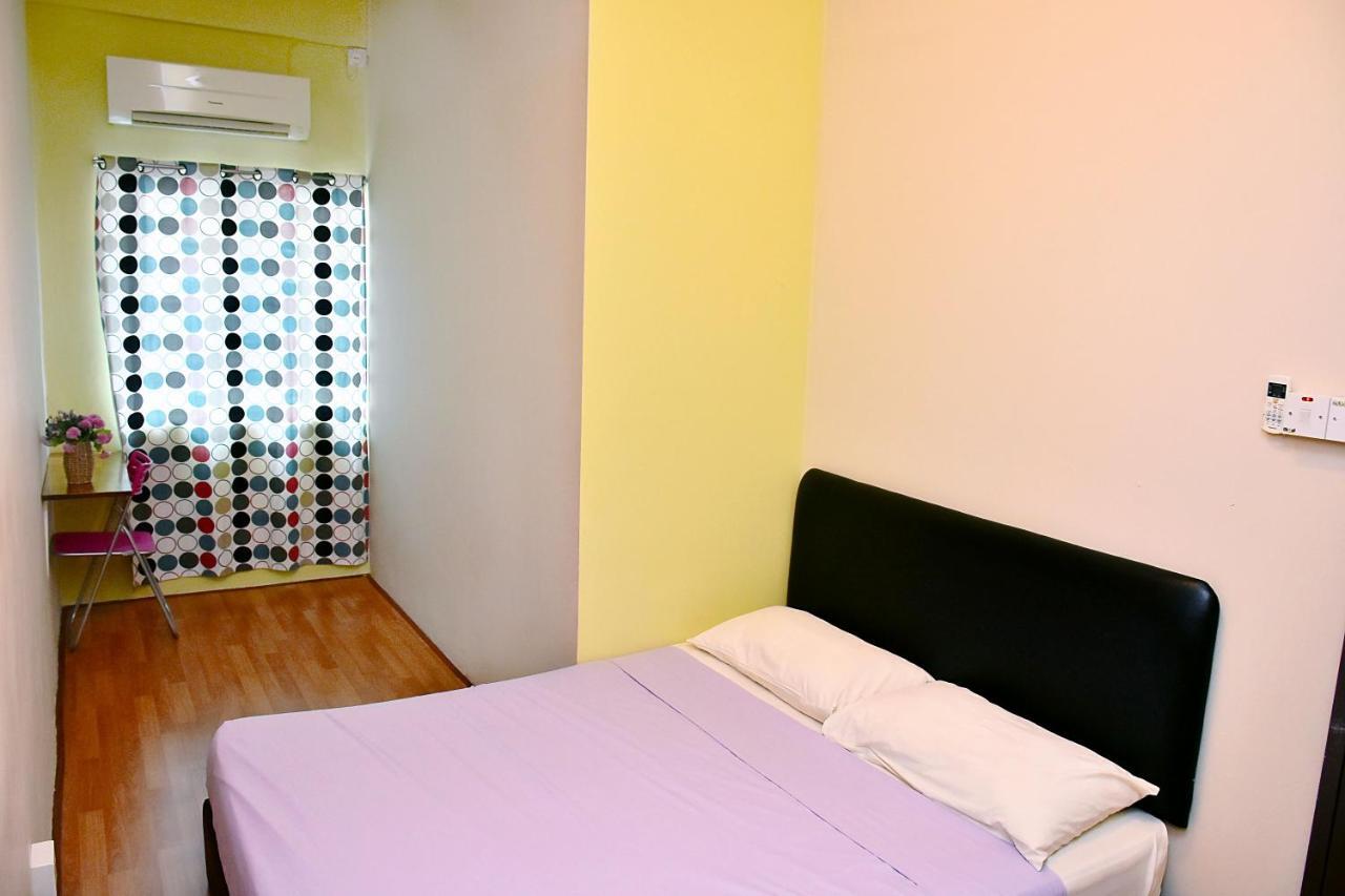 A Pousada Harbourside Backpackers Sandakan Exterior foto