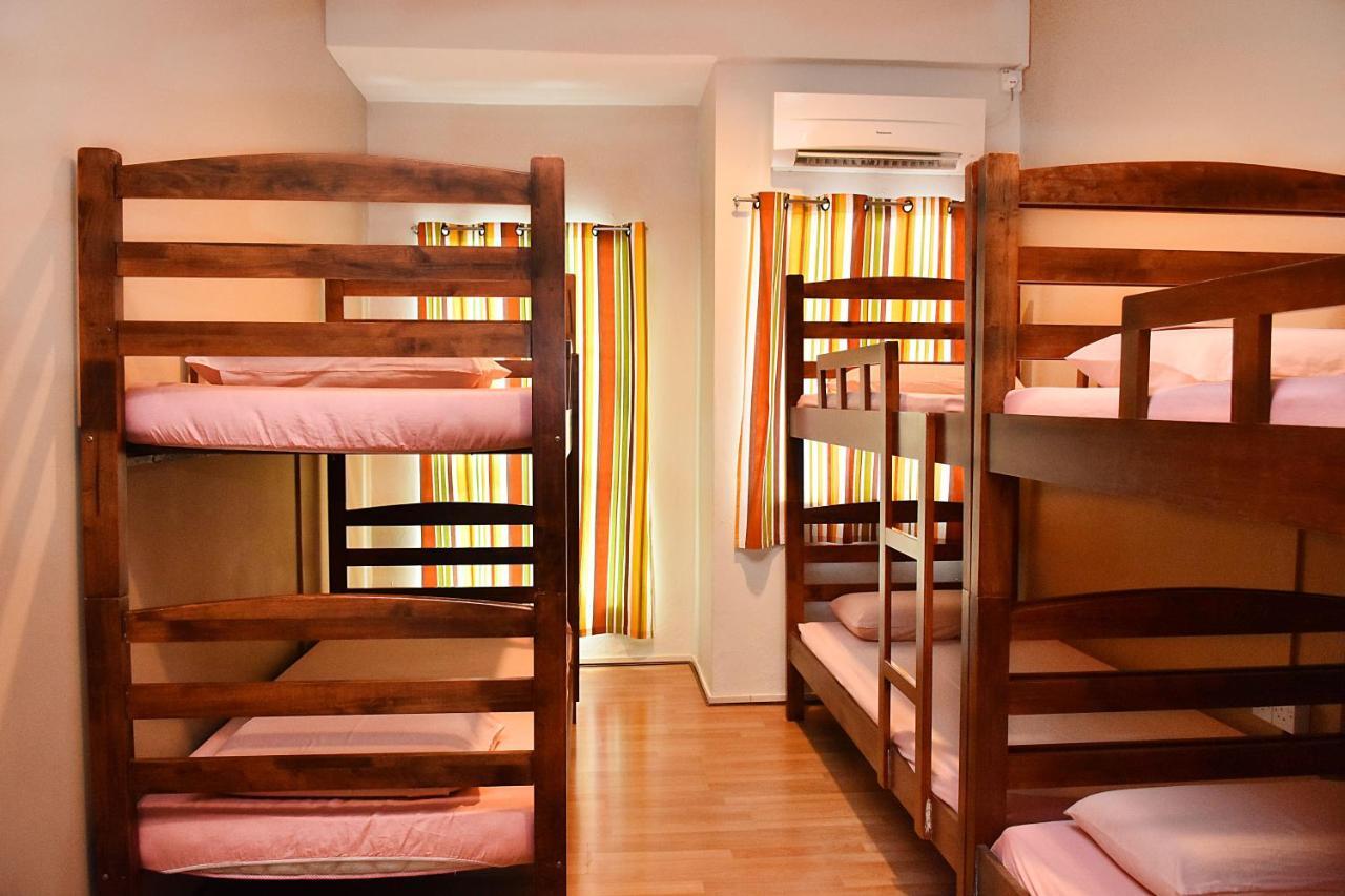 A Pousada Harbourside Backpackers Sandakan Exterior foto