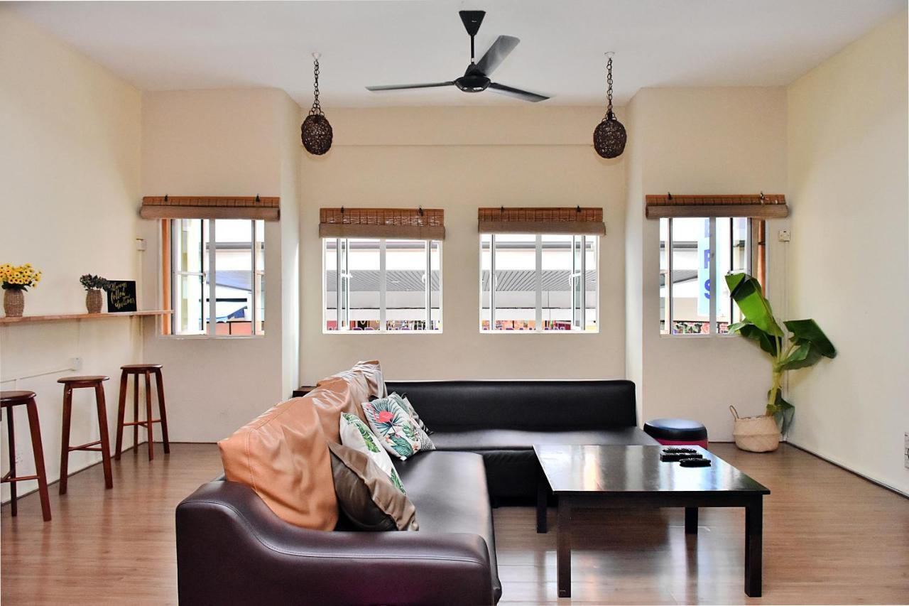 A Pousada Harbourside Backpackers Sandakan Exterior foto